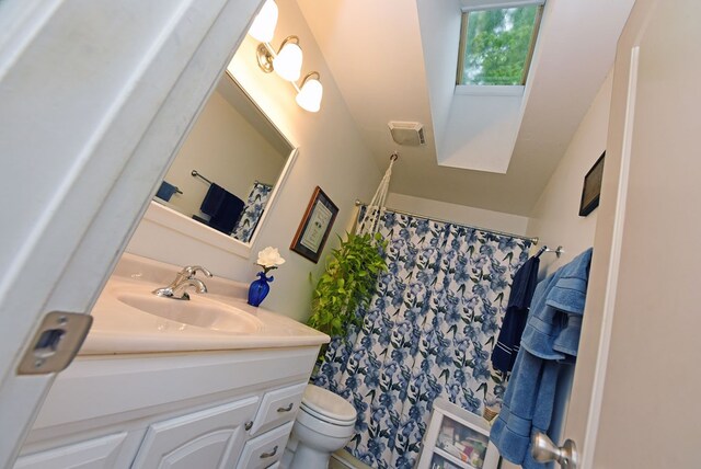 bathroom with toilet, curtained shower, and vanity