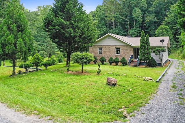 single story home with a front yard