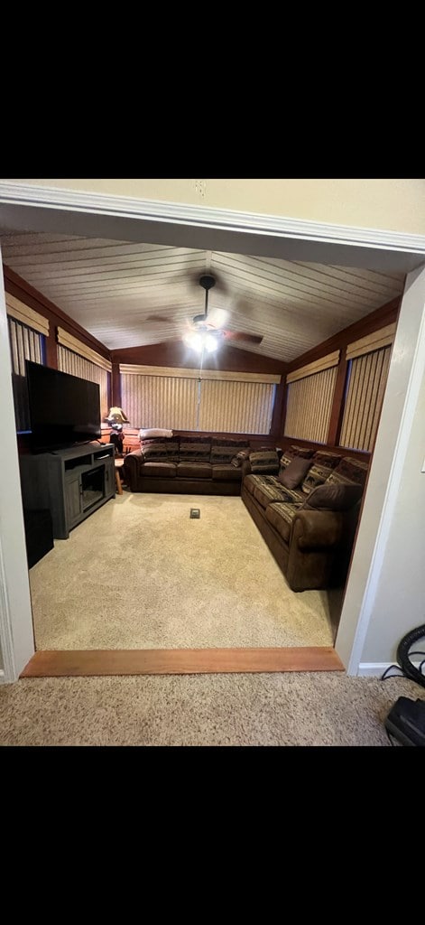 carpeted living room with ceiling fan