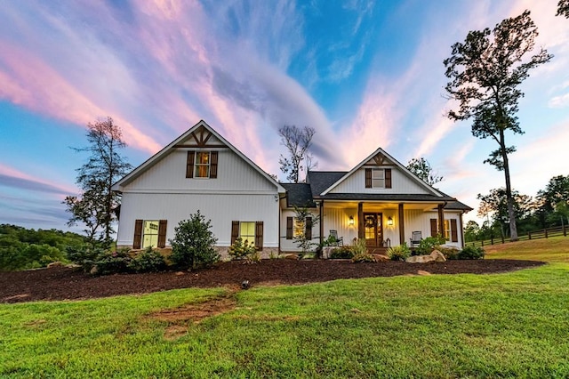 view of front of property featuring a lawn and covered porch