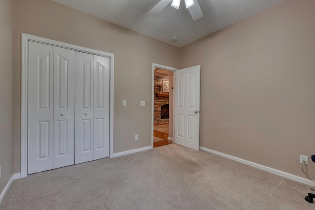 unfurnished bedroom with carpet floors, a ceiling fan, baseboards, and a closet