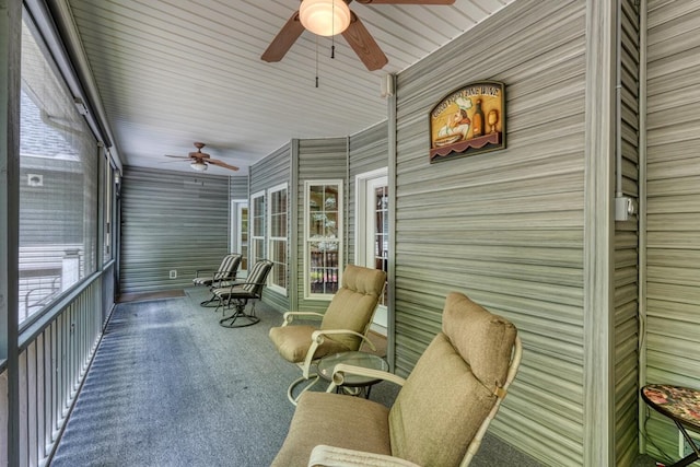sunroom with ceiling fan