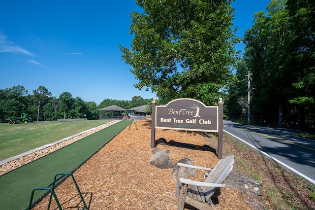 community sign with a lawn