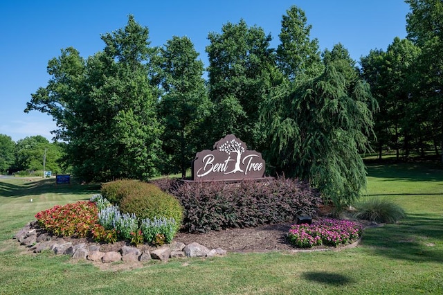 community / neighborhood sign with a lawn