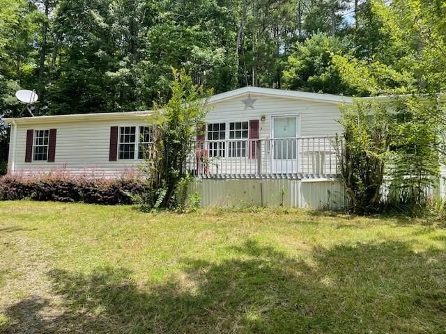 view of front of property with a front yard