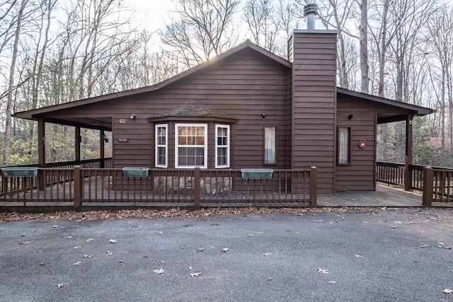 view of front of property featuring a wooden deck