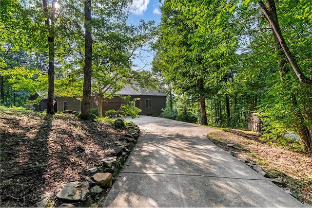 view of front of property featuring driveway