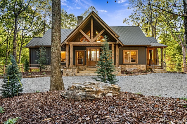 view of front of property featuring a porch