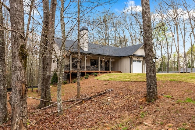 view of front of property featuring a garage and a front yard