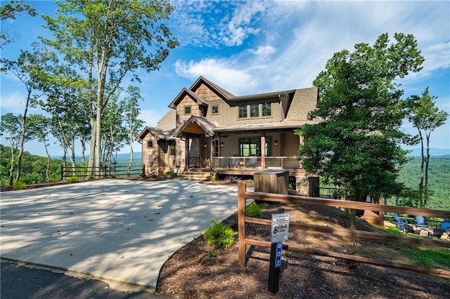 craftsman-style home featuring fence