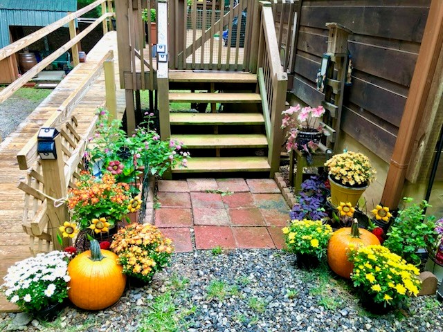 147 Blair Oaks Dr, Blairsville, GA 30512 - view of staircase