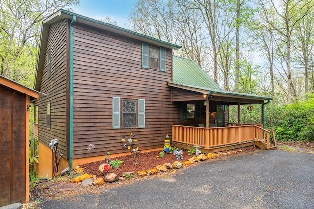 view of front of house with metal roof and covered porch
