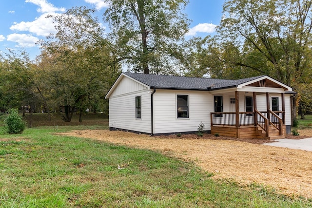 view of front of property with a front yard