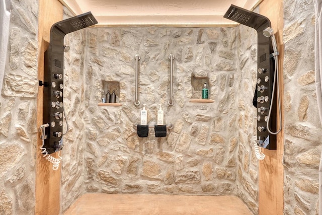1529 Cedar View Ln, Hiawassee, GA 30546 - full bathroom featuring tiled shower