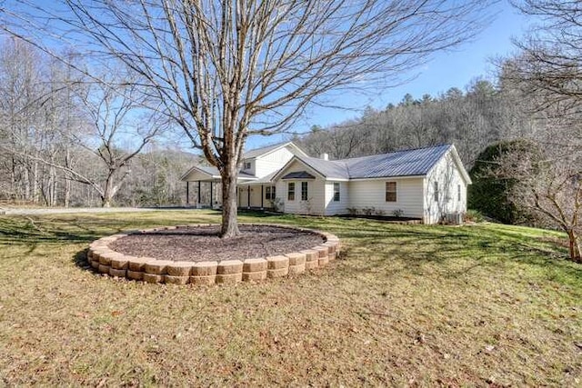 view of front of house with a front lawn