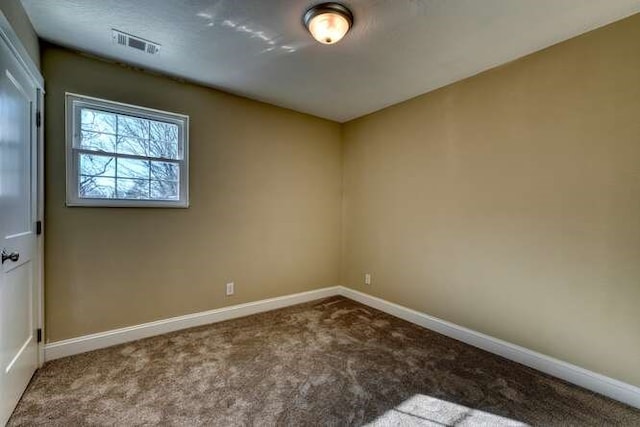 unfurnished room featuring carpet