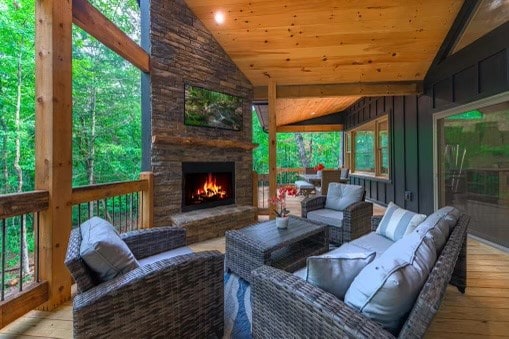 241 Lees Ride, Mccaysville, GA 30555 - sunroom featuring vaulted ceiling