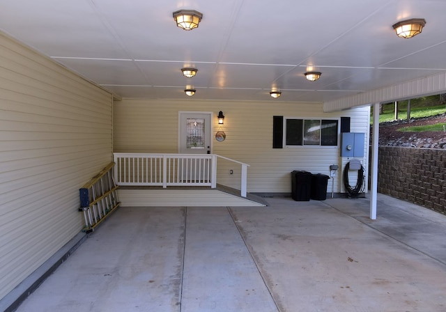 property entrance featuring a porch