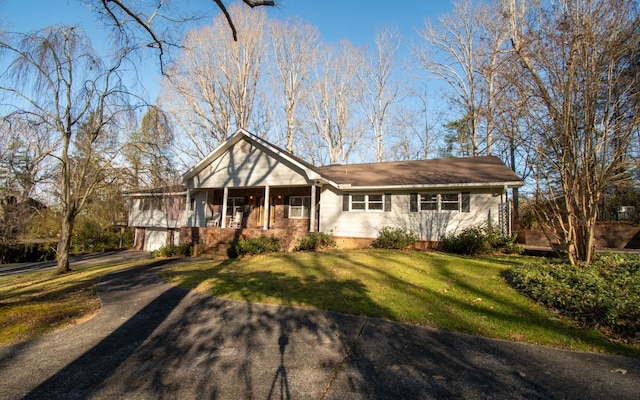 view of front facade with covered porch and a front yard