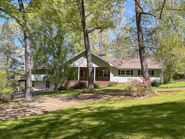 single story home featuring a front yard