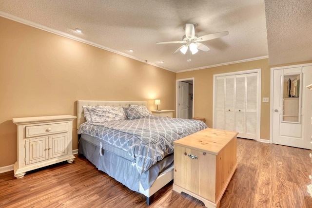 bedroom with a textured ceiling, ornamental molding, hardwood / wood-style floors, and ceiling fan