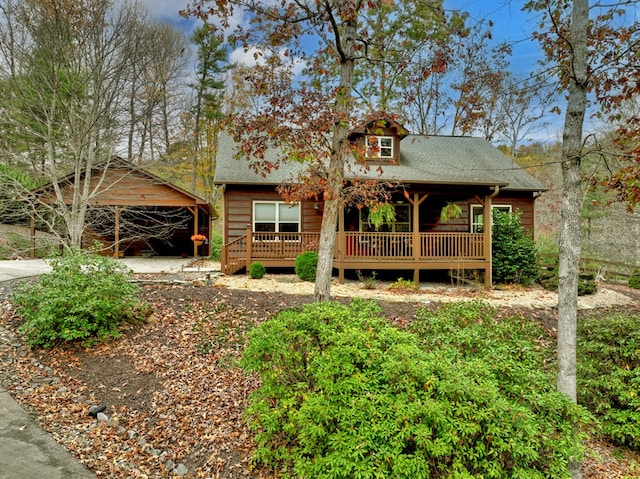 view of front facade with a carport