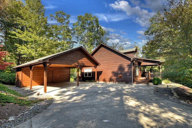 view of front facade featuring a carport