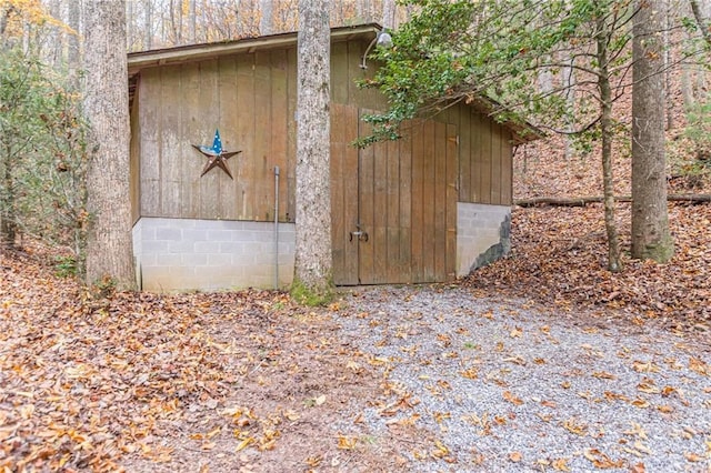 view of outbuilding