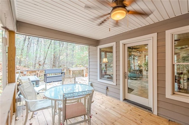 sunroom featuring ceiling fan