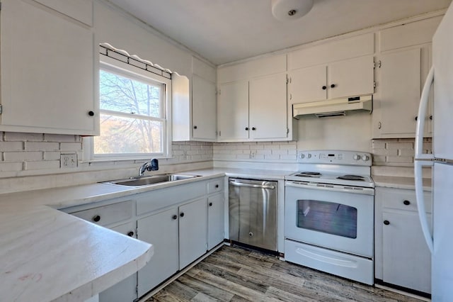 kitchen featuring white appliances, sink, tasteful backsplash, light hardwood / wood-style floors, and white cabinetry