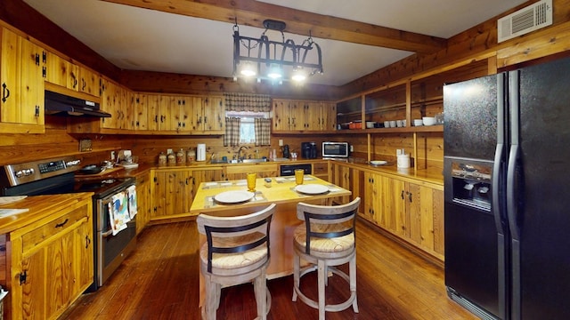 kitchen with a sink, under cabinet range hood, visible vents, dark wood-style floors, and black appliances