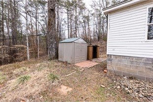 view of yard featuring a shed and an outdoor structure