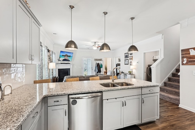 kitchen featuring a sink, crown molding, a peninsula, and dishwasher