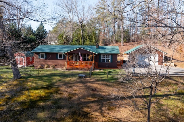 ranch-style house featuring covered porch and a front yard