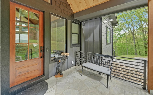 433 Hawkeye Trl, Marble, NC 28905 - property entrance featuring a balcony