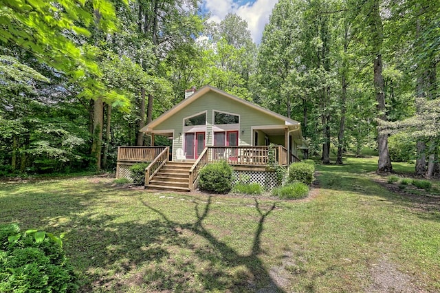 view of front of property with a front yard