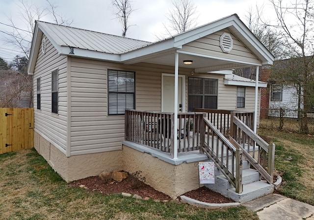 view of front of property featuring a porch