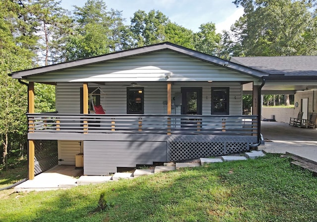 view of front facade with a porch and a front lawn