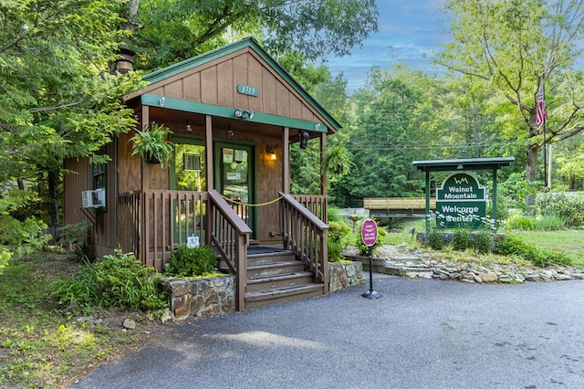 view of front of property