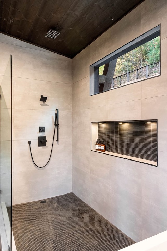full bathroom featuring tiled shower