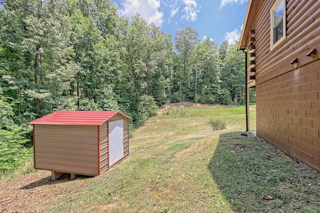 view of yard with a shed