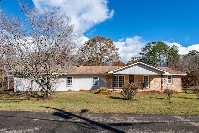 single story home with a front yard