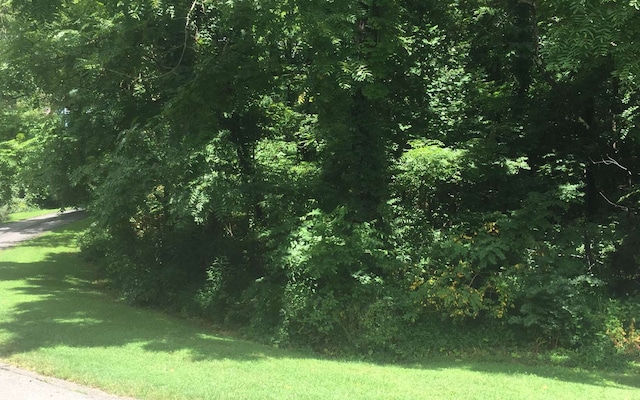 2 Chatuge Village Dr, Hayesville, NC 28904