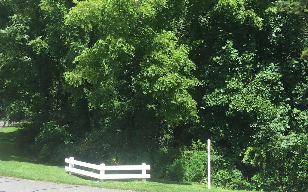 2 Chatuge Village Dr, Hayesville, NC 28904