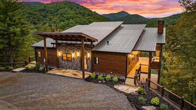 view of front facade featuring a mountain view