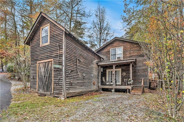 view of front of home with covered porch