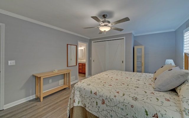 bedroom featuring crown molding, ceiling fan, hardwood / wood-style floors, ensuite bathroom, and a closet