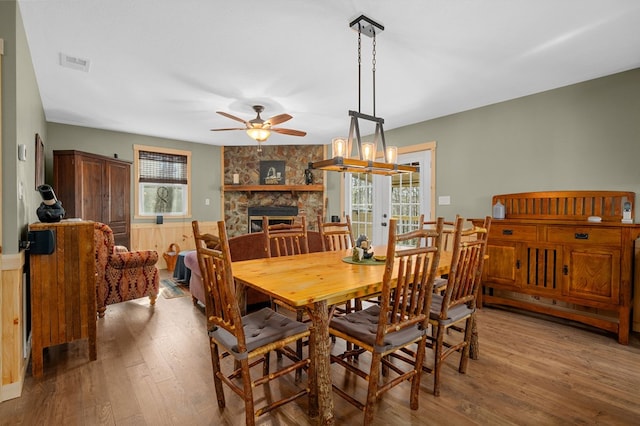 dining room featuring visible vents, plenty of natural light, wood finished floors, and a ceiling fan