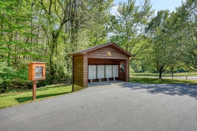 view of detached garage