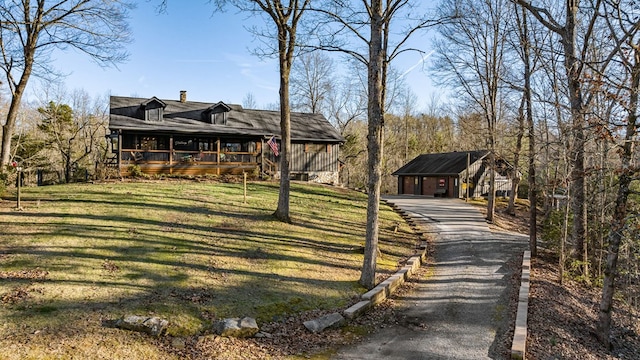 view of front facade featuring a front yard, a carport, and a porch